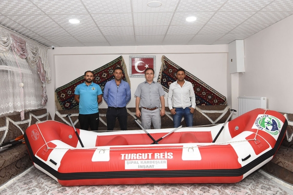 Rafting Takımına Bot ve Malzeme Desteği