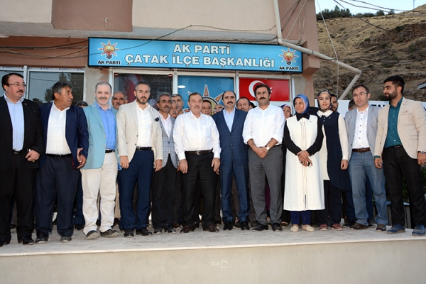 AK Partili Başkanlar &Ccedil;atak&rsquo;a &Ccedil;ıkarma Yaptı