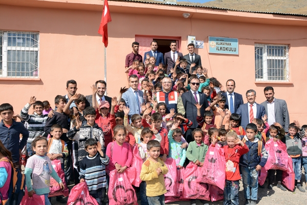 Jandarmadan ihtiya&ccedil; sahiplerine yardım