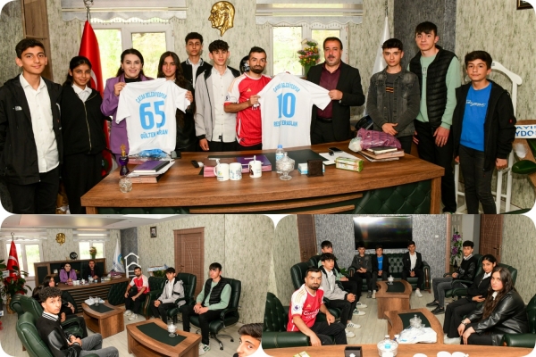&Ccedil;atak Belediyespor Futbol Takım Belediye Eş Başkanlarını Ziyaret Etti