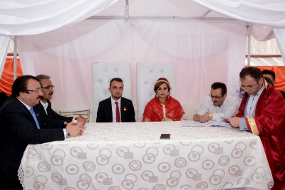 Akg&uuml;l, Halilan Aşiret Lideri Hasan Tomay&rsquo;ın oğlu Enver Furkan Tomay 'ın nikahını kıydı.